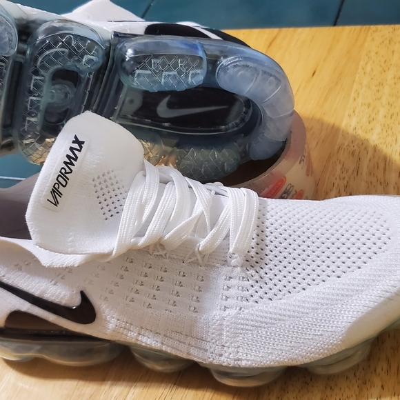 Nike VAPORMAX MEN SIZE 10 - Picture 2 of 4